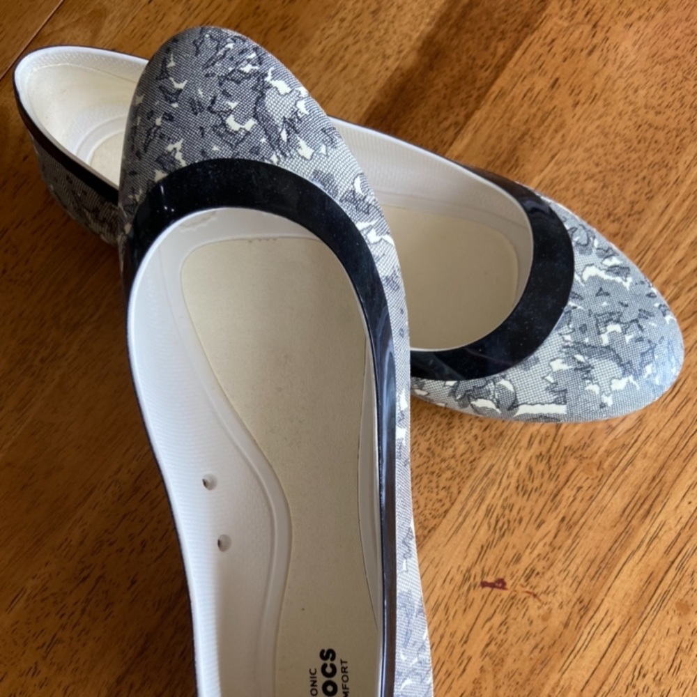 CROCS Snake Skin Print Ballet Shoes Women’ Size 8. Like new, only worn once!